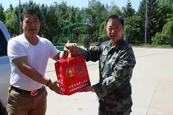 简篇-拥军铸就无悔人生
——记全国爱国拥军模范张洪杰