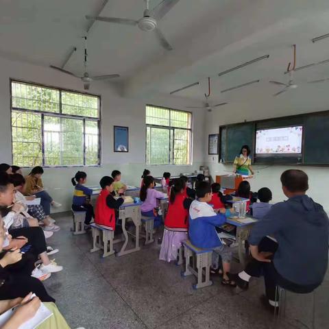 做最好的自己，让生命因三尺讲台而精彩——记一次春桥中心小学全乡教研活动