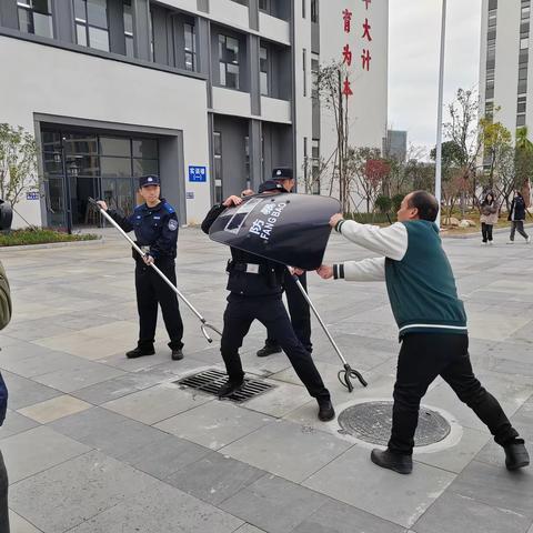 强化警校联动 共建平安校园 ——南城县职业中专保安反恐防暴技能培训