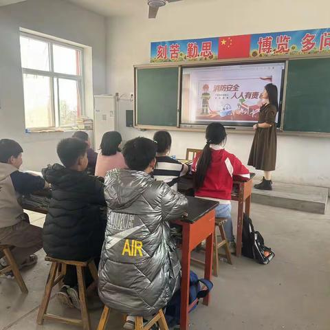 关爱学生幸福成长—东杨庄镇总校冯杨庄学校防火逃生演练