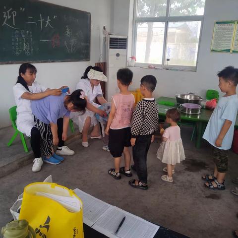 关注脊柱侧弯 守护健康成长---东杨庄总校冯杨庄学校组织学生进行脊柱侧弯筛查