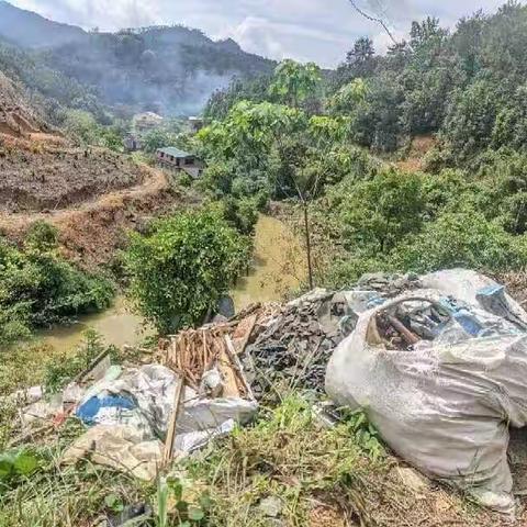 河长巡河履职尽责 守护绿水青山