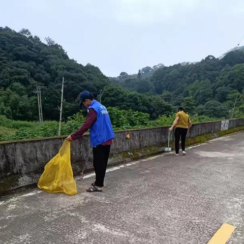 日溪乡梓山村持续开展“护河爱水  清洁家园”行动