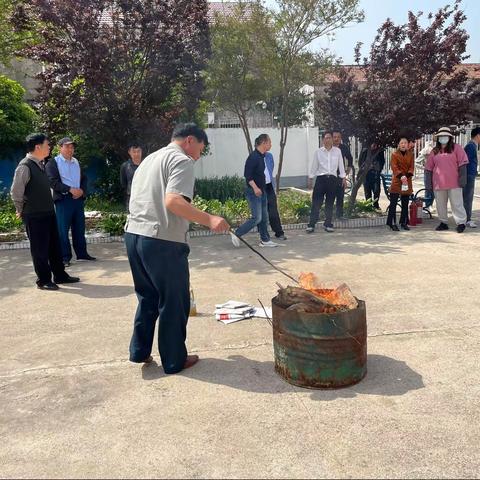 应急演练始于心，防患未然始于行——淮安市洪泽三河实验小学举行消防安全灭火演练