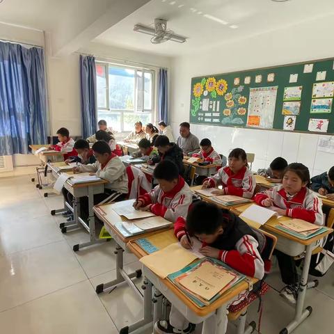 针对薄弱找差距  专题研讨促提升  ‍青松岭小学薄弱年级教研活动