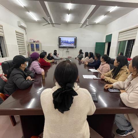 琼中县教师培训中心组织全体干部职工集体观看《榜样9》首播 ‍ ‍