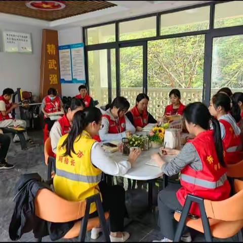 新龙镇网格员入户开展大气污染防治宣传