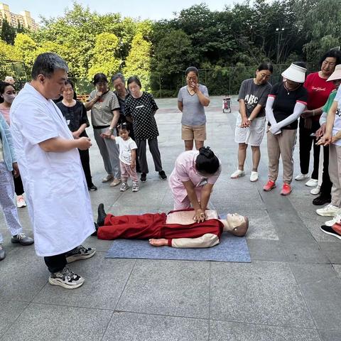 东泰社区开展健康服务进社区，关爱居民零距离宣传活动