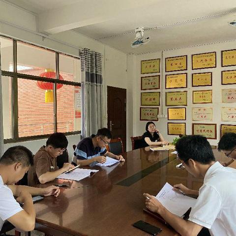 繁华掠初夏    书香共前行 ——遂川县大汾中学举行教师读书沙龙活动