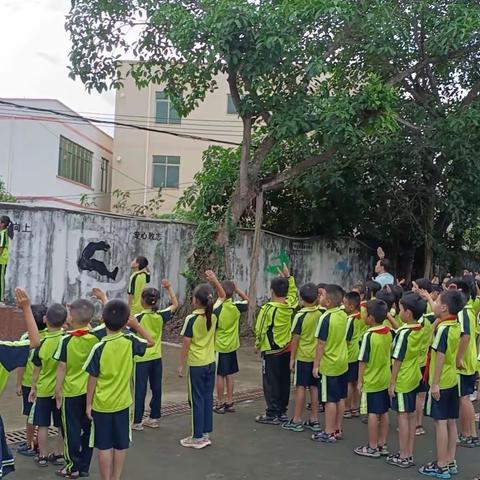 学习陈德华烈士革命英雄主义精神，争当无产阶级革命接班人————海口市灵山镇新管小学