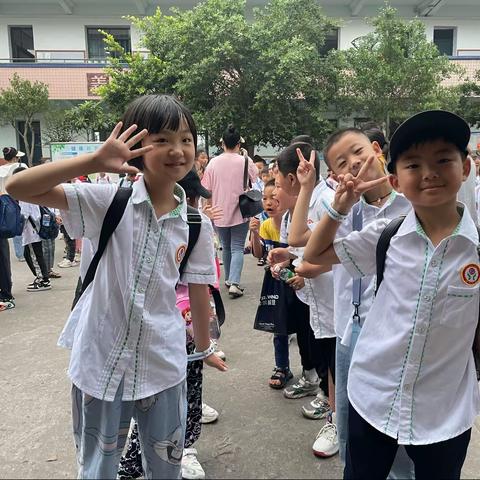重庆市綦江区扶欢小学二年级一班——“乐和乐都主题公园研学之旅”