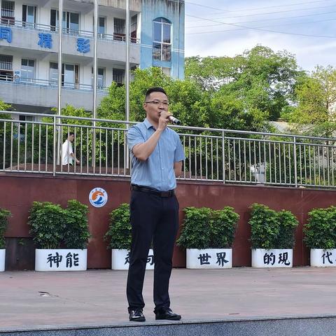 重庆市潼南区小渡镇小学校五年级一班赴际华园、融创海世界研学之旅