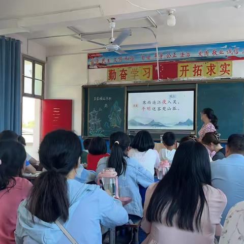 乘教研之风，展古诗之美——斛山乡中心学校油坊小学四年级语文古诗教研活动