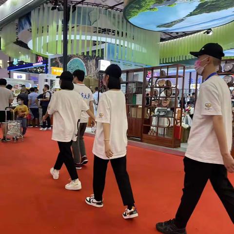 共建文明消博 展海政风采