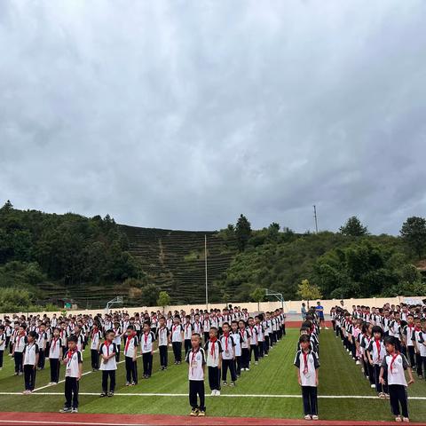 国旗下成长，秋风中启航———尤溪县清溪小学开学第一周升旗仪式