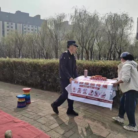 精细管理显温度 城管摊点共筑双赢环境