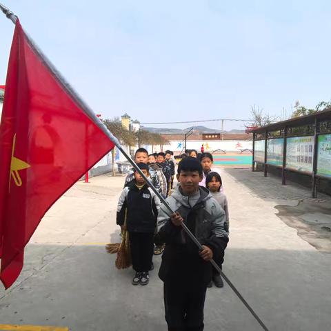 接过雷锋旗帜 传承雷锋精神——马布小学“雷锋日”主题教育活动