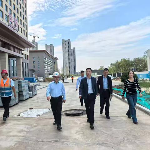 自贸服贸管办姚斌主任带队开展中秋、国庆节前园区安全检查