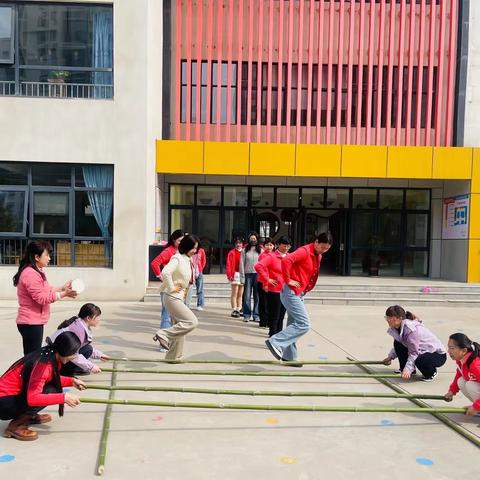 巧手匠心 悦动户外——偃师区首阳幼儿园户外游戏教研活动