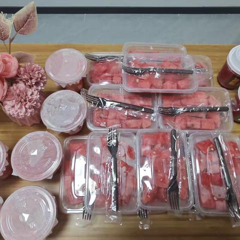 以清甜凉意，度灼灼盛夏｜长兴社区开展夏日送清凉活动