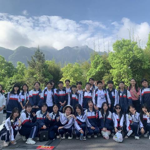 2024年铜仁市第五中学九年级(13)班江口“探寻自然风光，研学民族文化”一日研学实践活动
