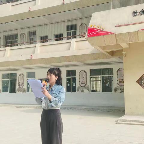 高石碑镇义新小学科技节系列活动 “科技创新读书”演讲及“小飞机”制作比赛