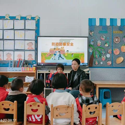 反恐防暴，安全同行——康贝幼儿园反恐防暴安全演练