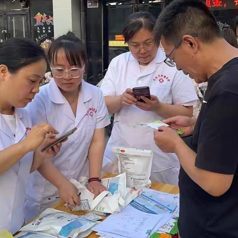 西街街道铜锅社区“健康潞州行·健康夜市”义诊活动