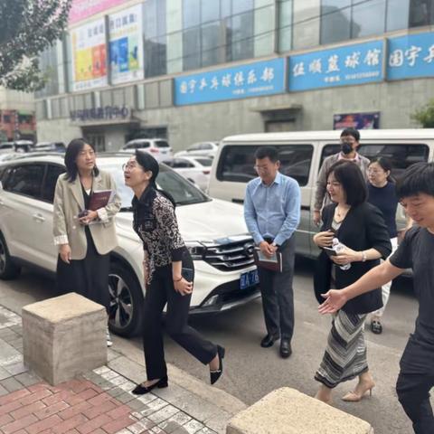 铁西区副局长莅临北一中路社区检查指导“两邻”工作