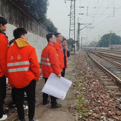 贵溪站党支部组织休班青工开展“巡视站场”主题活动