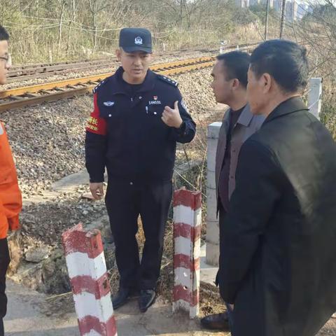 贵溪站党总支联合铁路公安开展爱路护路进村宣讲活动