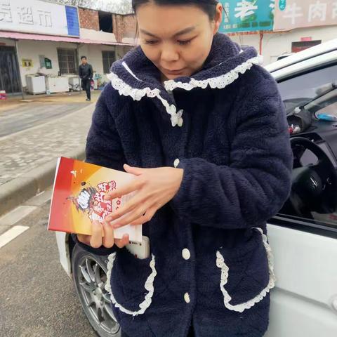 落堤社区开展 扫黑除恶专项法治宣传活动