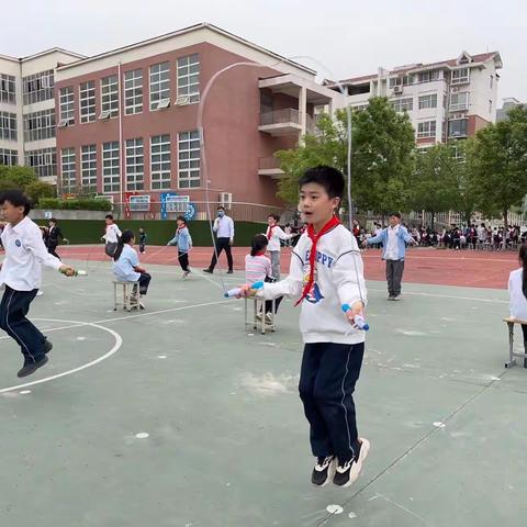 示范区翠林蓝湾小学趣味运动会开始啦！