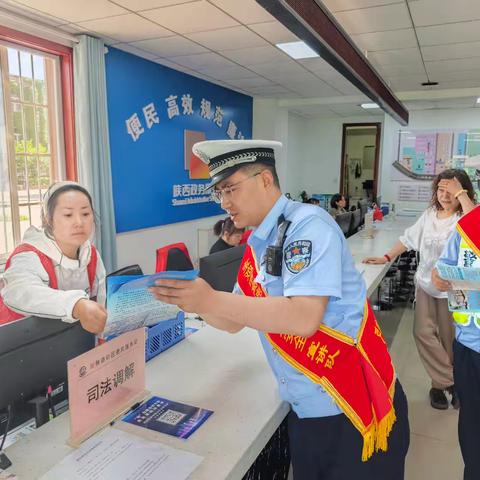 交警进社区 安全入民心｜交通安全宣传走进基层一线