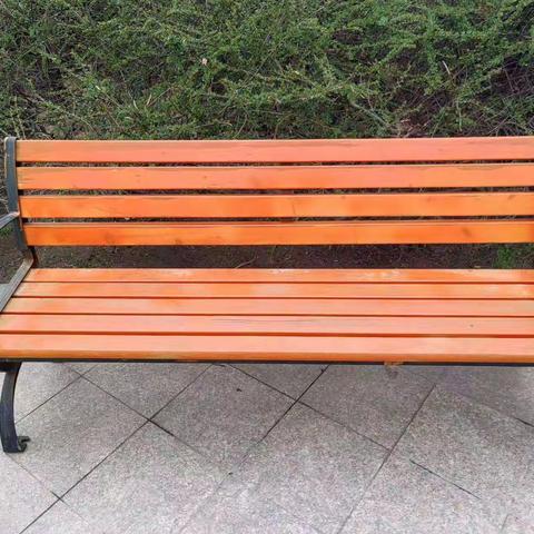 游园设施“补个妆”    助力颜值再提升