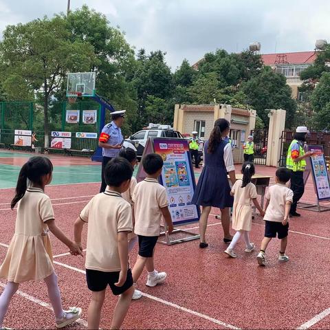 交通安全伴我行——云之桥幼儿园交通安全教育宣传活动