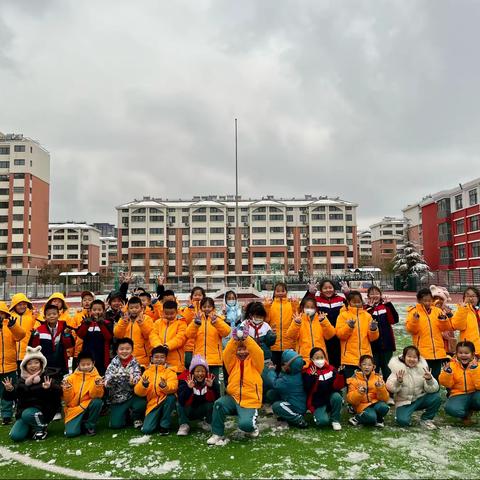 冰天雪地欢乐多—2023年12月11日三四班初雪纪念