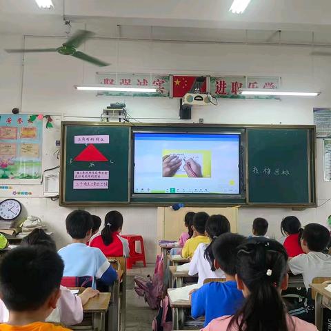 学无止境  孜孜不倦——柳江区新兴第二小学数学组教研活动