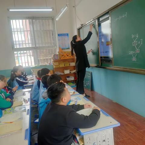 同课异构，齐放异彩--龙湖小学四年级数学同课异构教学活动纪实