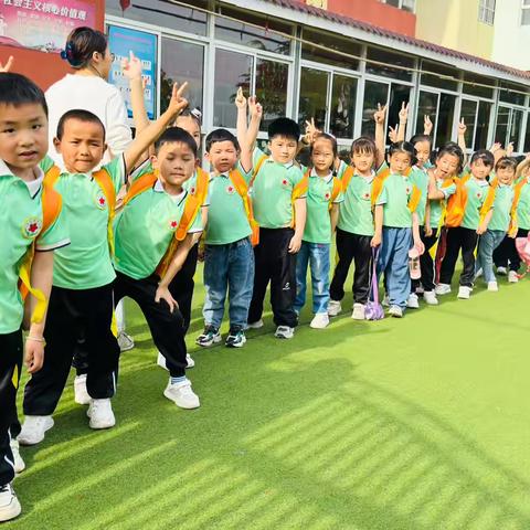 春日来信，邀你“趣”玩         ——火炬小学幼儿园大二班