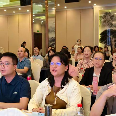 AI赋能·精准滴灌 ——2025年南宁市中小学“一对一”精准帮扶名师培训专题活动