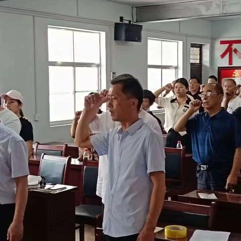 褚河街道双马社区2023年7月组织党员召开主题党日学习会，会议由支部书记（刘大卫主持）