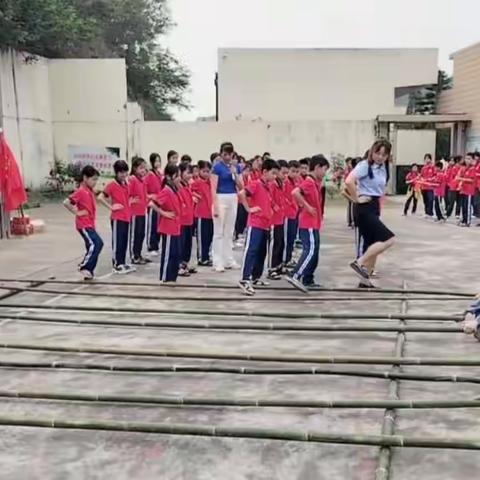 浦北县小江街道和平小学“浓情壮乡情，萌享三月三