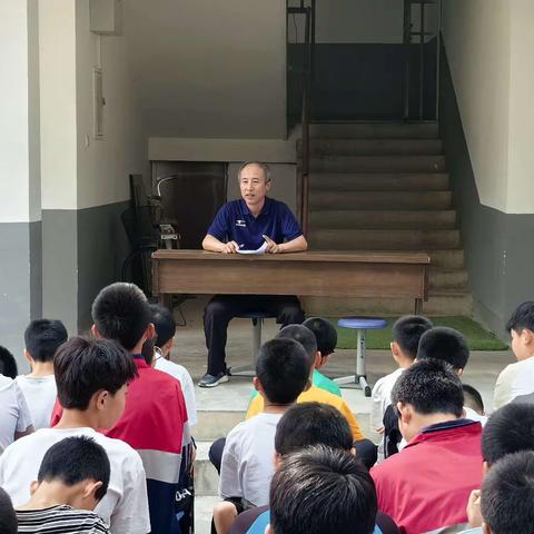 全面分析   精准指导 ——嵯峨中学召开六七八年级期中考试质量分析会