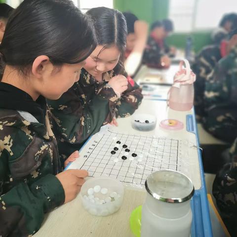 乐在“棋”中，“棋”乐融融——中心小学六二班 五子棋社团