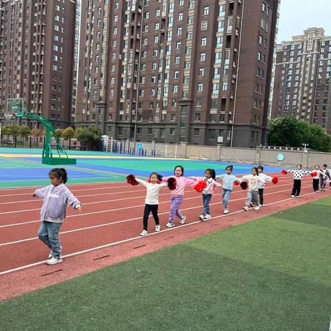 乐趣童年，神采飞扬——二年级啦啦操社团