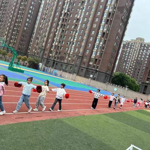 乐趣童年，神采飞扬——一年级啦啦操社团