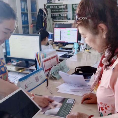 南圪洞街道便民服务中心宣传蒙速办APP:办事有速度，服务有温度