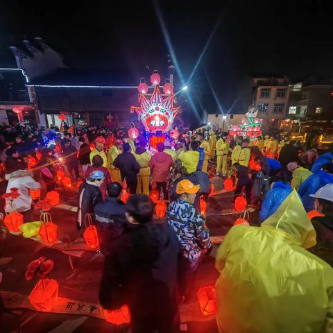 圆圆满满 鞭炮齐鸣送神龙