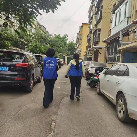 【和美燕山】燕山街道燕子山路社区开展“美化环境社区小广告清零”排查宣传活动